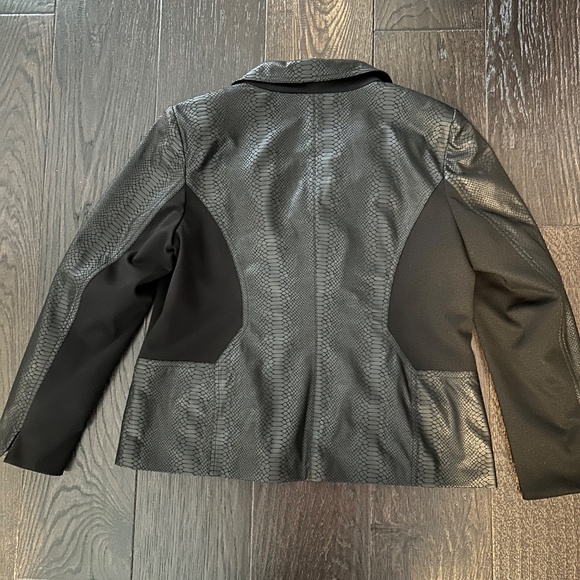 Blazer - Picture 2 of 5